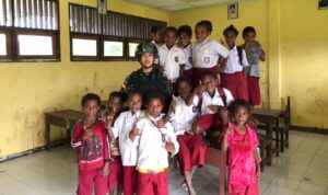hambatan pendidikan Papua, kontribusi TNI dalam pendidikan, solusi akses pendidikan terpencil, Satgas Yonif 310/KK