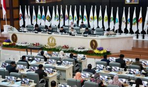 173579615379-dprd-jawa-barat-gelar-rapat-paripurna-penetapan-rancangan-peraturan-dprd-tentang-tata-tertib-dprd-provinsi-jawa-barat