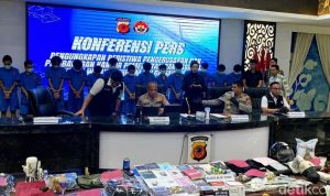 polda-jabar-tetapkan-42-tersangka-demo-rusuh-di-bandung-1758014411549_169