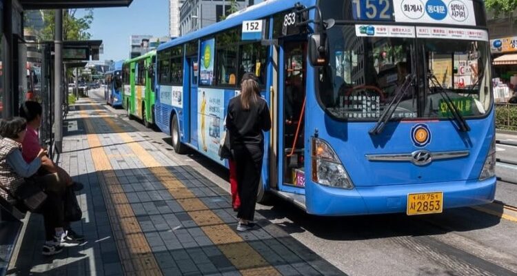 Anggota Komisi III DPRD Jawa Barat Tobias Ginanjar meminta masyarakat untuk bersabar dampak kemacetan akbat proyek Bus Rapid Transit (BRT)
