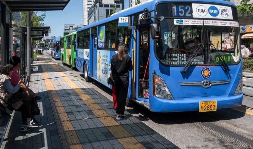 Anggota Komisi III DPRD Jawa Barat Tobias Ginanjar meminta masyarakat untuk bersabar dampak kemacetan akbat proyek Bus Rapid Transit (BRT)