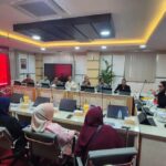 DPRD) Jawa Barat meminta Dinas Pendidikan (Disdik) Jawa Barat menunda rencana pengosongan lahan Kelurahan Cihapit, Kota Bandung.
